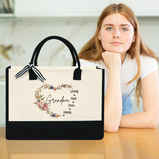 Gingerglowgifts Personalized Gifts For Grandma, Grandma With Kid Names Tote Bag TPT1742LTH