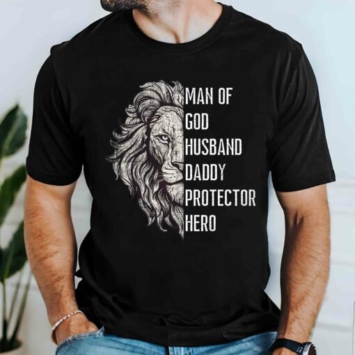 Gingerglowgifts Gifts For Dad, Father's Day Tee, Man of God Husband Daddy Protector Hero T-Shirt HTT72DNV