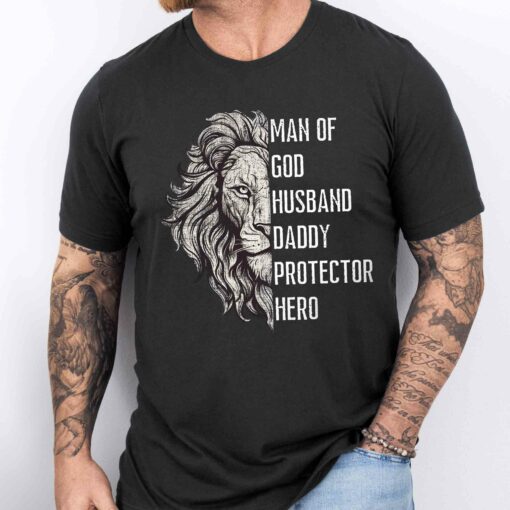 Gingerglowgifts Gifts For Dad, Father's Day Tee, Man of God Husband Daddy Protector Hero T-Shirt HTT72DNV